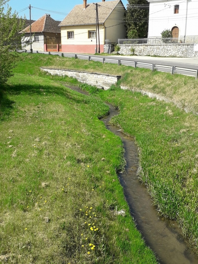 VÁRALJÁN IS MEGOLDÓDIK A VÍZRENDEZÉS VÁRALJÁN IS MEGOLDÓDIK A VÍZRENDEZÉS