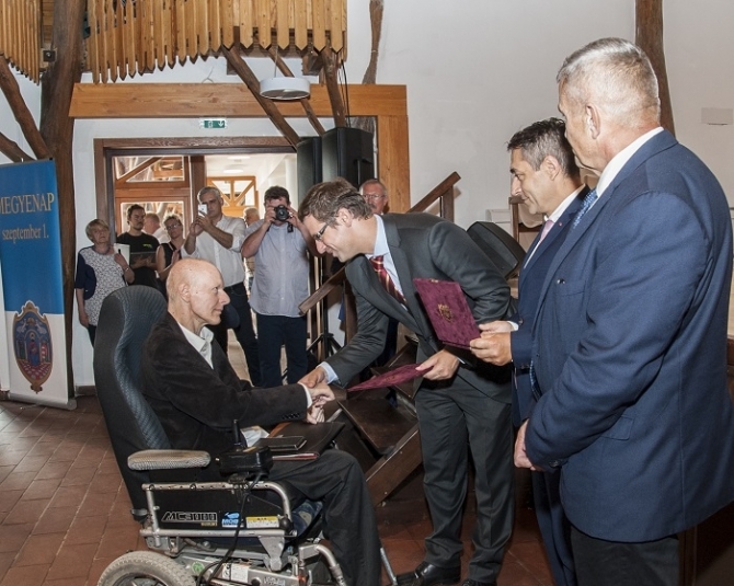 Gulyás Gergely miniszter adta át a megyei kitüntető díjakat Gulyás Gergely miniszter adta át a megyei kitüntető díjakat