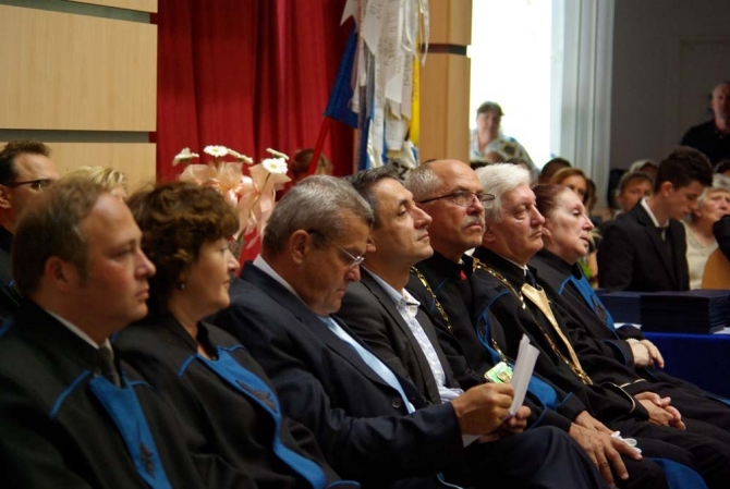 Diplomával vágnak neki Diplomával vágnak neki