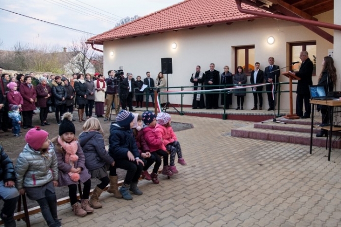 „Ne csak tanítsa, hanem szeresse a magyar gyermeket!” „Ne csak tanítsa, hanem szeresse a magyar gyermeket!”