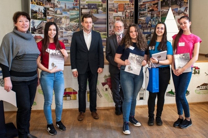 Értékvetélkedő Harcon - Középiskolás kategória Értékvetélkedő Harcon - Középiskolás kategória