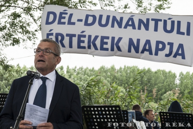 Tengerünk a kert végi tó Tengerünk a kert végi tó