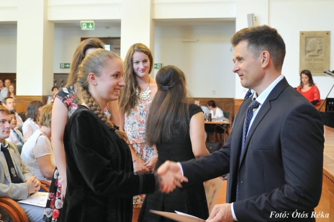 „A tehetséges fiatalok a megye szellemi tőkéjének utánpótlásai” „A tehetséges fiatalok a megye szellemi tőkéjének utánpótlásai”