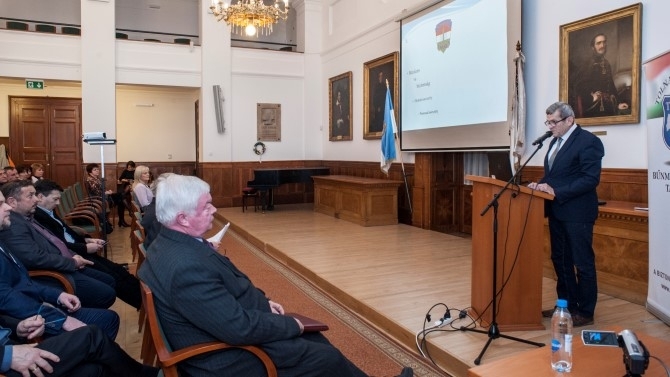 „Védd meg a rendet, és a rend megvéd téged” „Védd meg a rendet, és a rend megvéd téged”