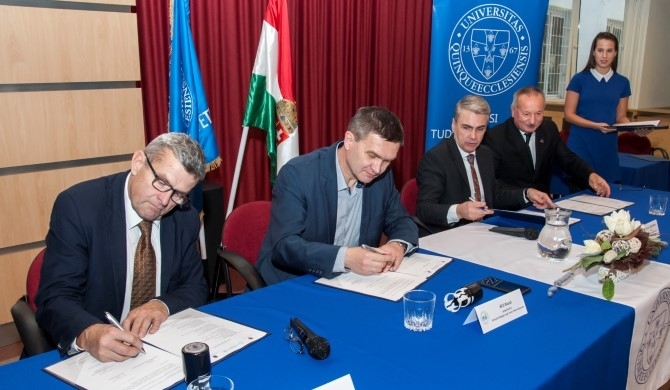 Partnerségben a megyeszékhellyel és az egyetemmel Partnerségben a megyeszékhellyel és az egyetemmel