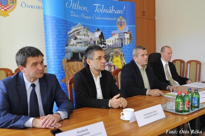 Tolna megyei fejlesztésekről szólt a sajtótájékoztató Tolna megyei fejlesztésekről szólt a sajtótájékoztató